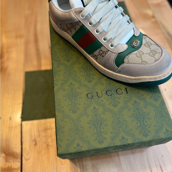 Gucci Men's White and Green Sneakers - Picture 1 of 3